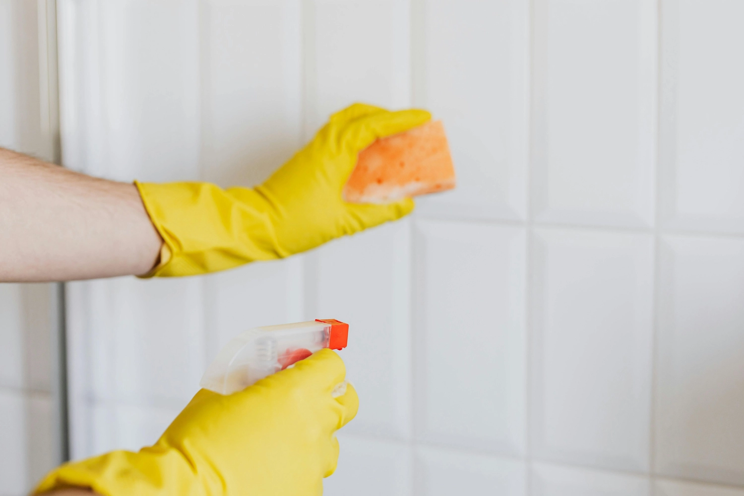 FS Glas&Gebäudereinigung - Spezielle Reinigung mit Reinigungsprodukt